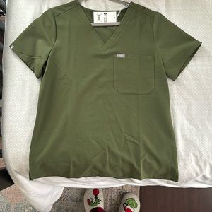 FIGS scrub top. Dark olive.